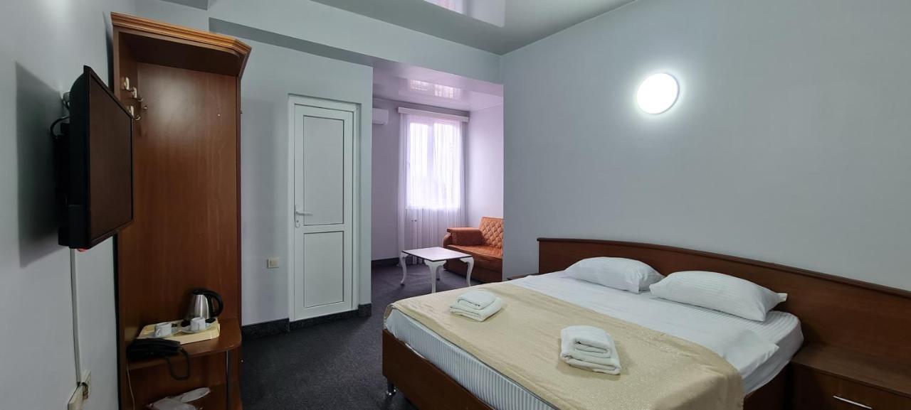 Hotel Genatsvale Batumi Luaran gambar
